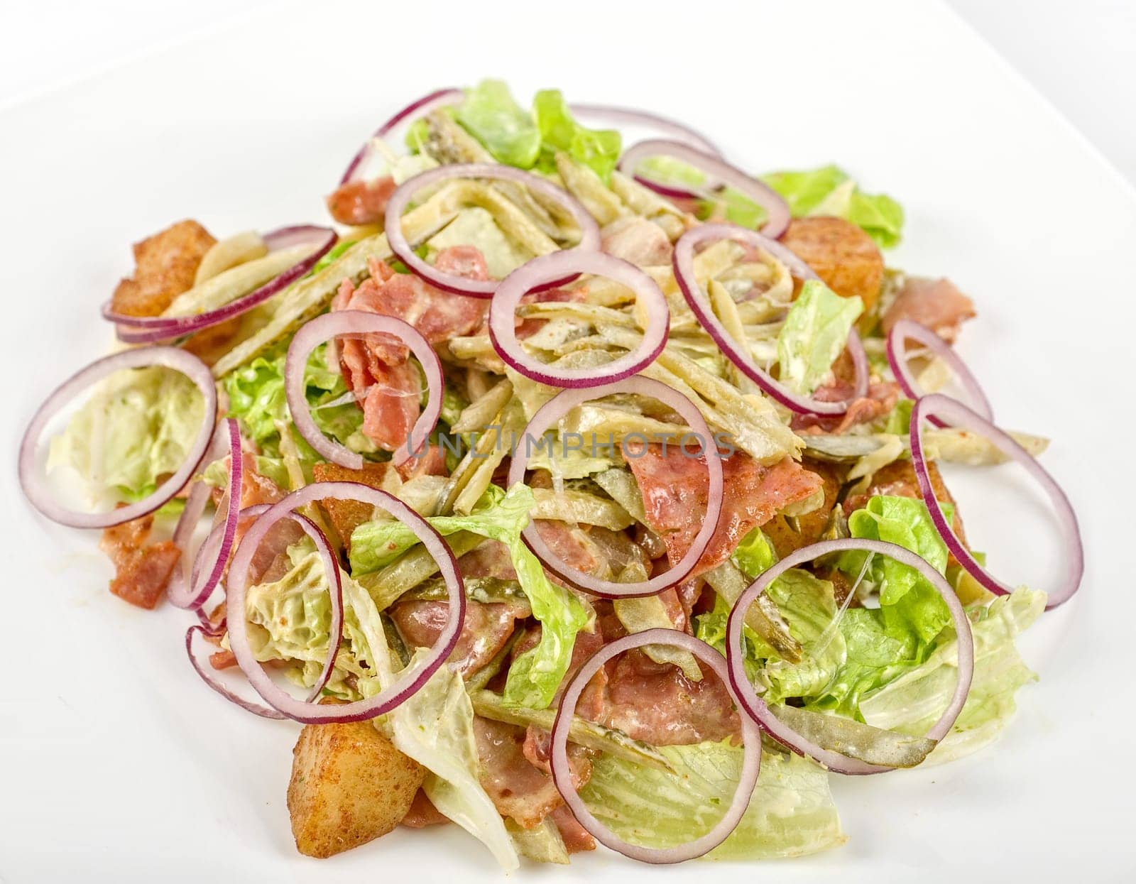 Onion salad of meat with roast vegetables