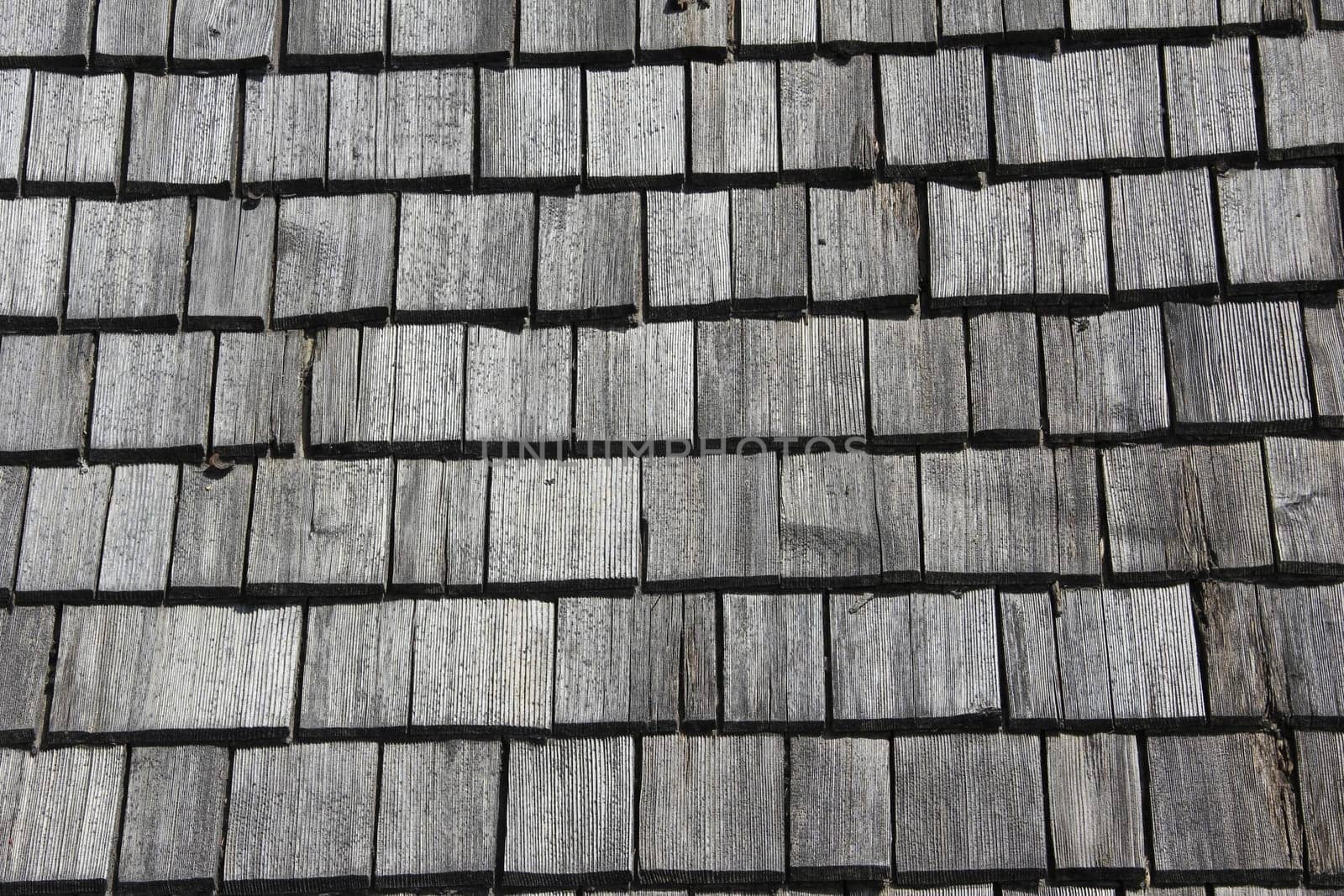 Roof with wooden shingles