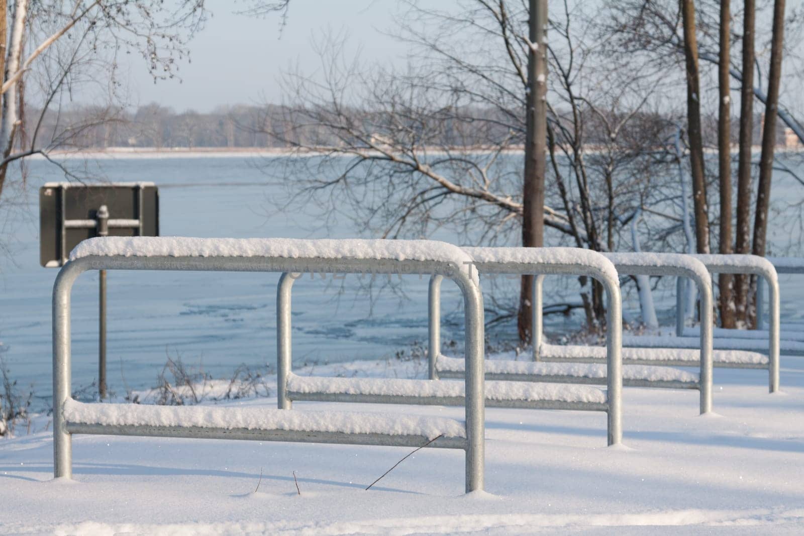 Winter walk on the Schwanenallee