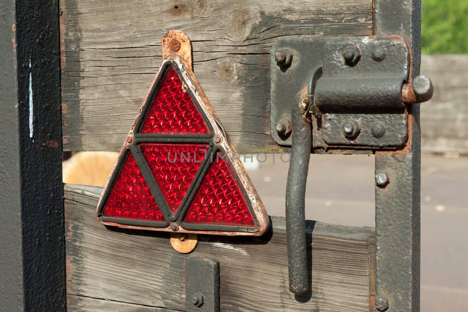Reflector at the rear of an agricultural trailer