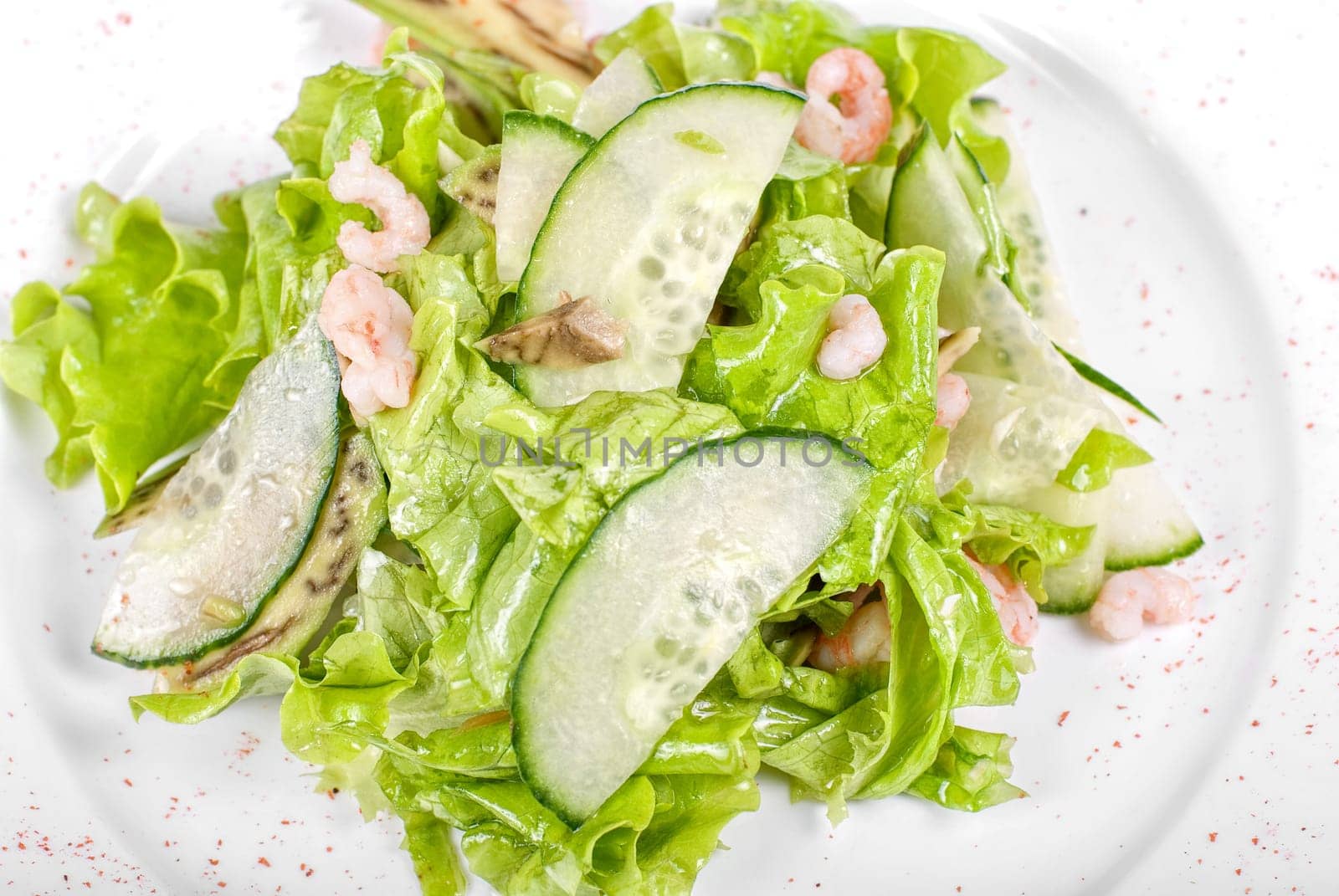 shrimp salad with cucumber and avocado