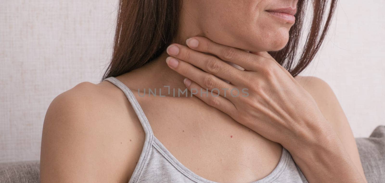 Cervical lymphadenitis of the right side in a woman