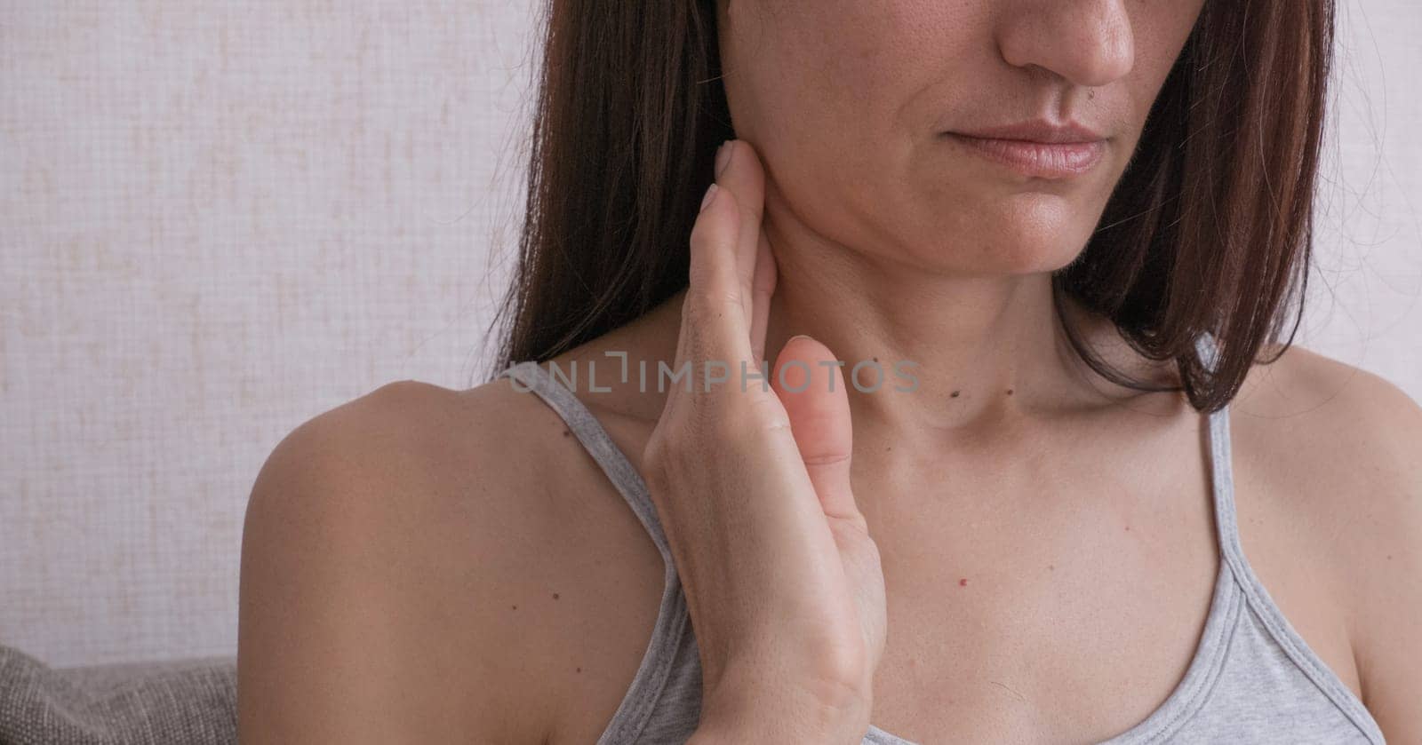 Cervical lymphadenitis of the right side in a woman