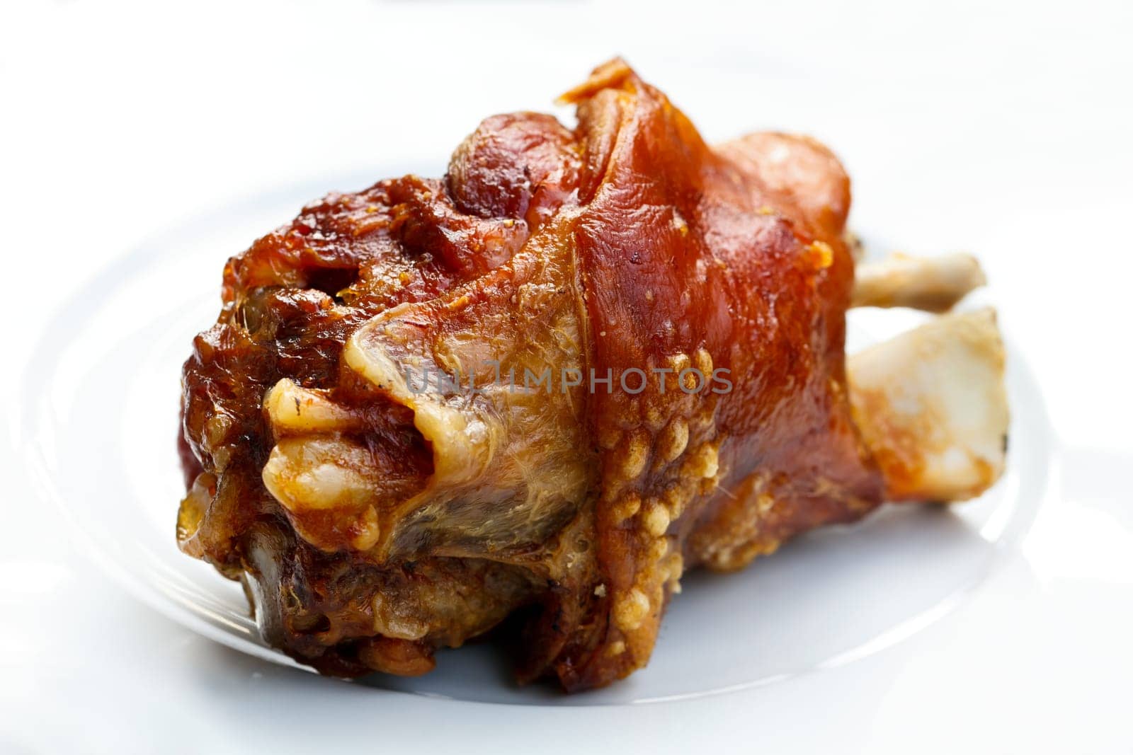 Knuckle on the plate