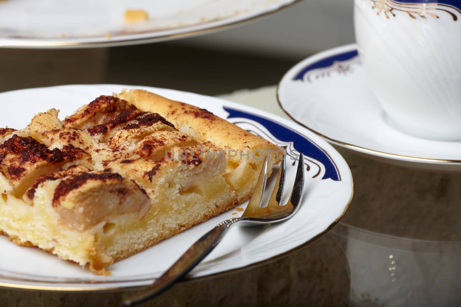 Apfelkuchen und Kaffeegedeck - apple pie and coffee set