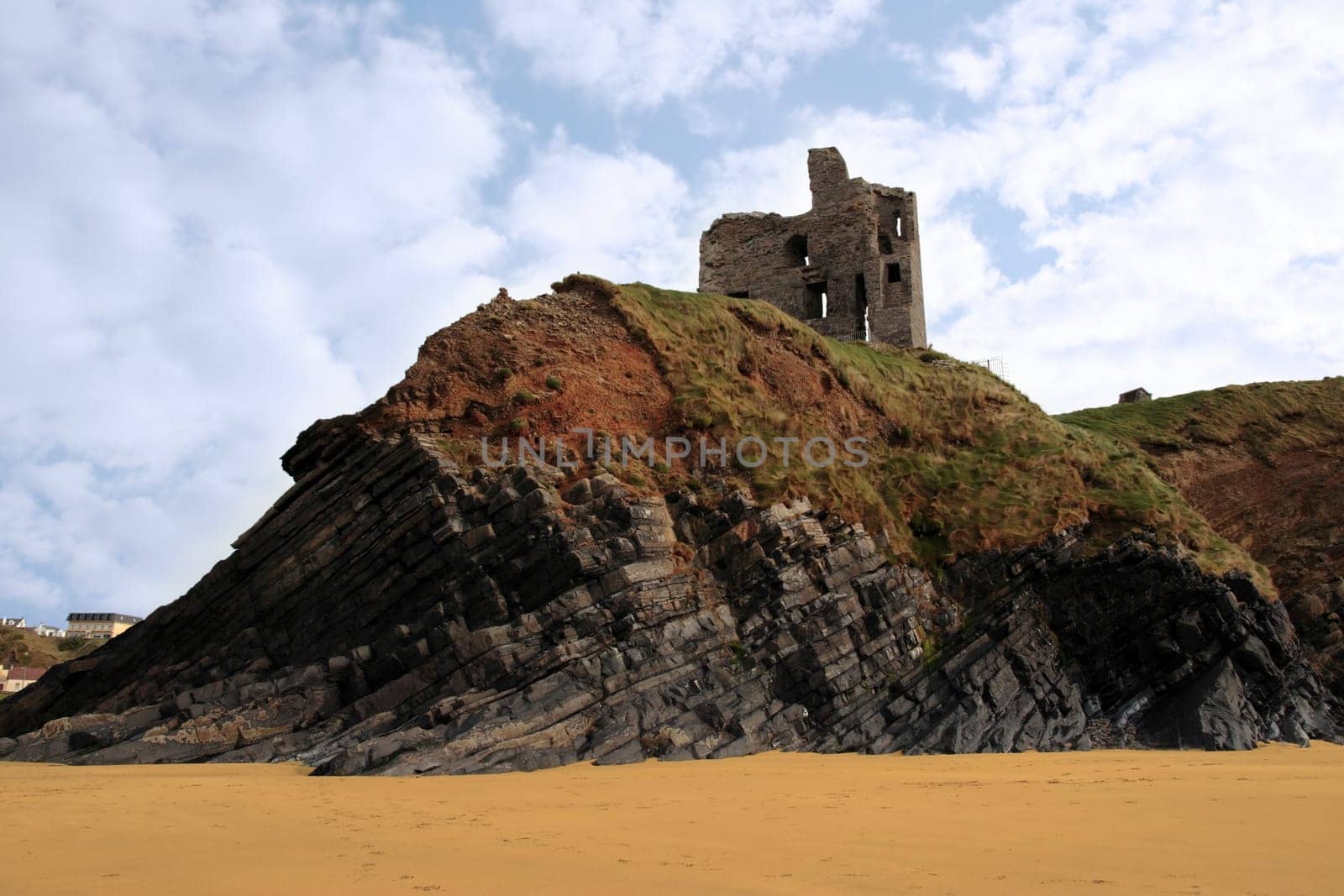ballybunion castle on the rocks in the west coast of ireland