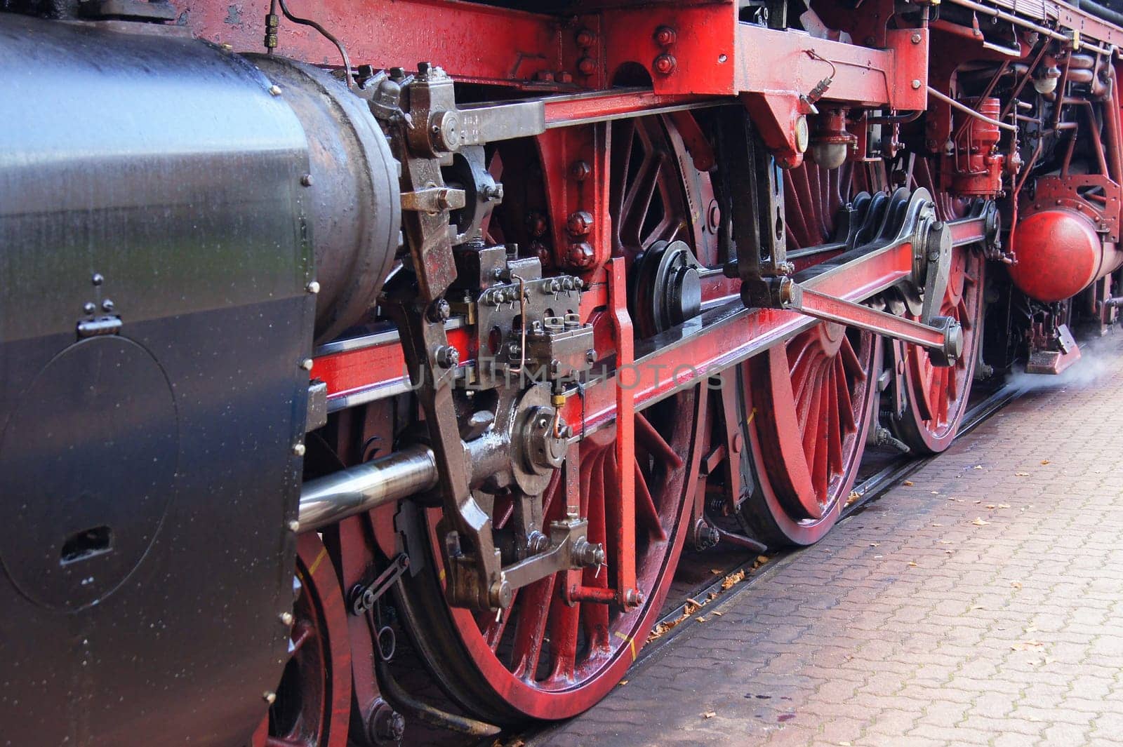 Express train locomotive 011066