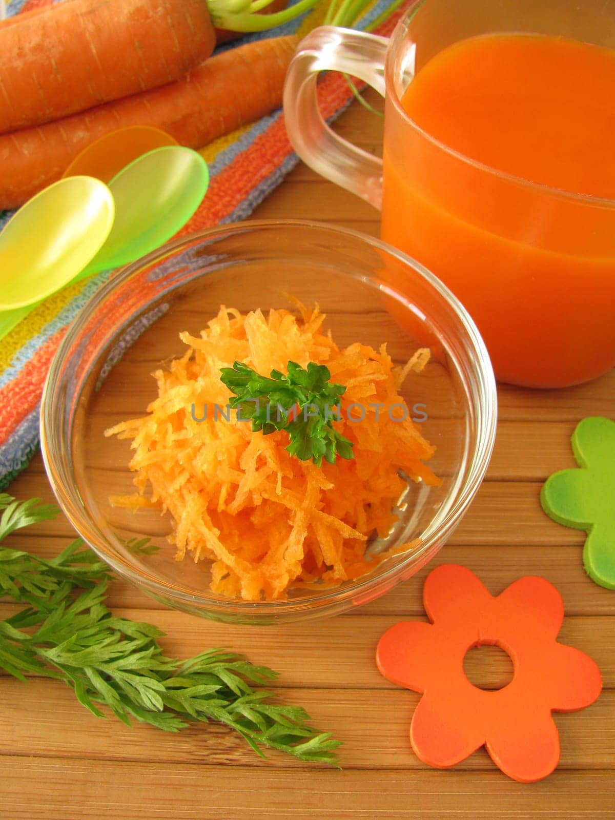 Carrot juice and raw carrot vegetables for children