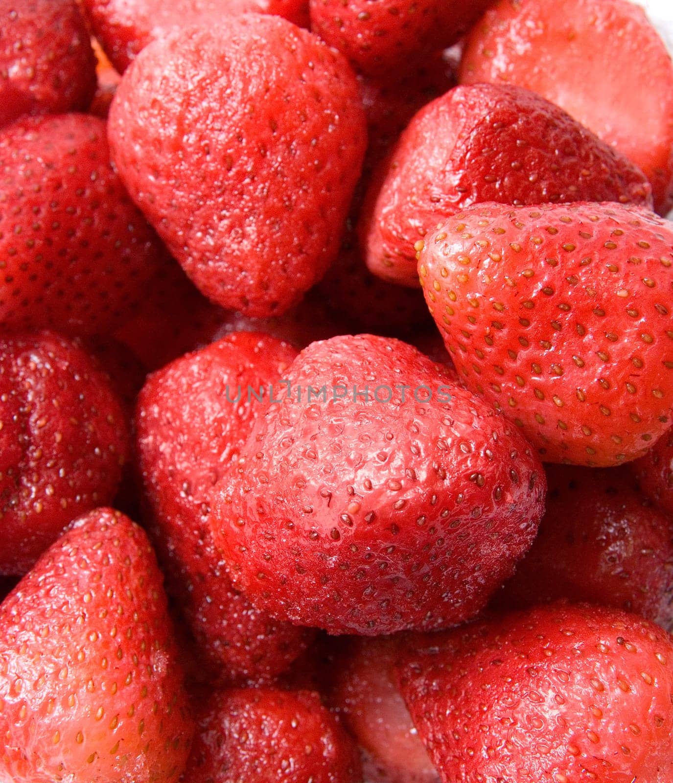 Ripe red strawberry patterned background material
