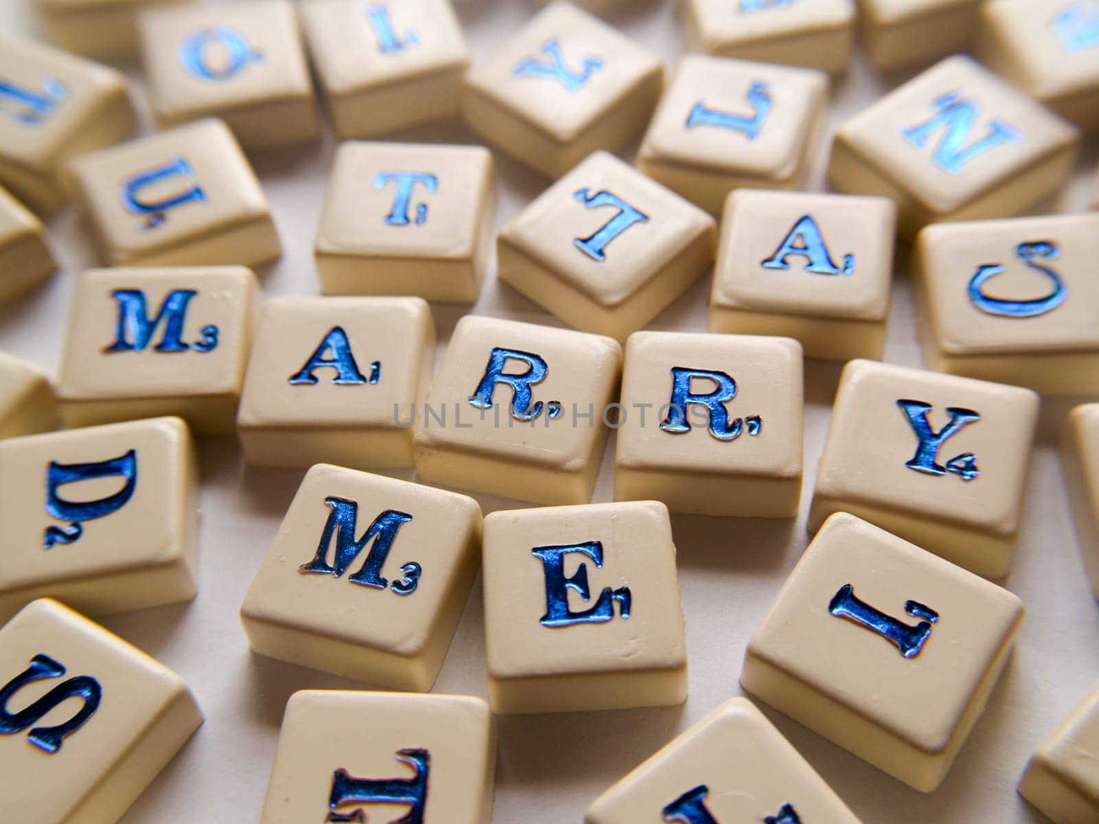Marry me, single word, text (scrabble)