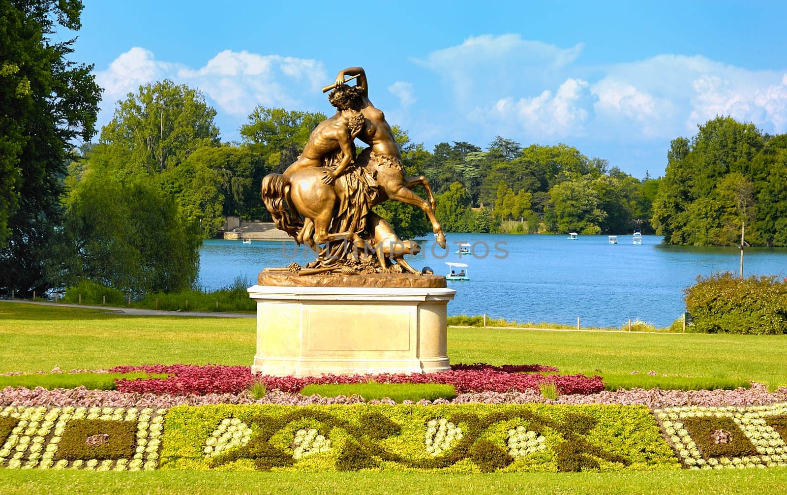 park view of the head of gold and the famous ake in summer