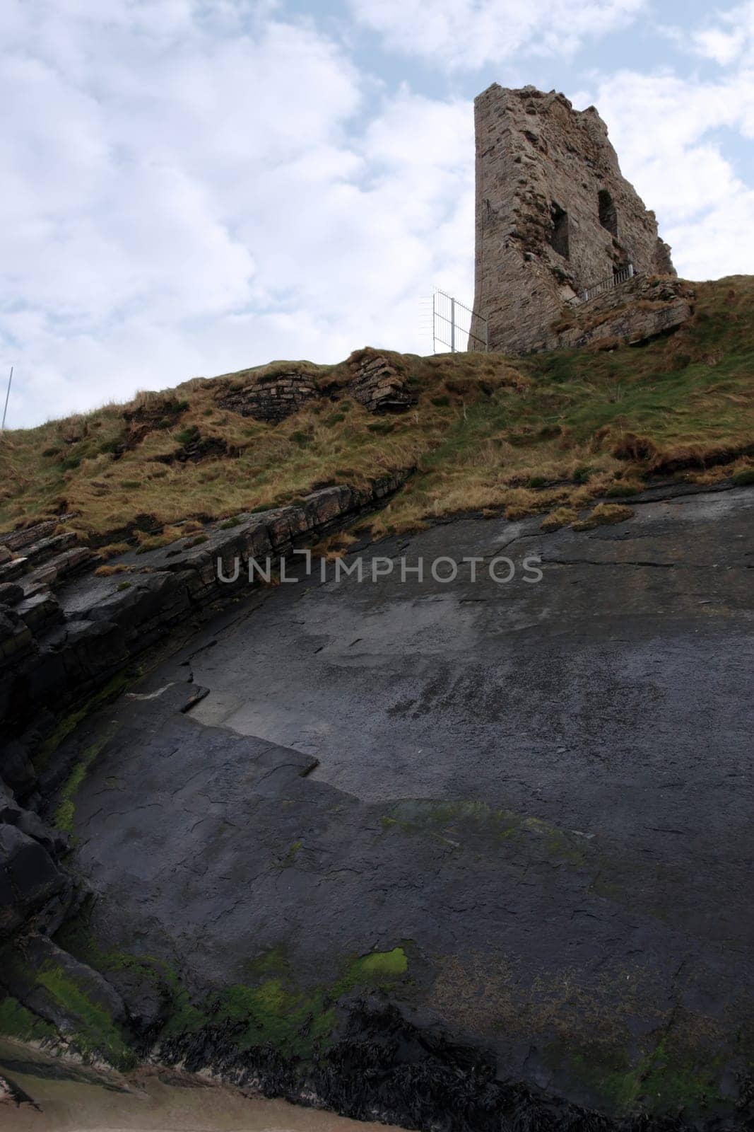 ballybunion castle on the rocks in the west coast of ireland