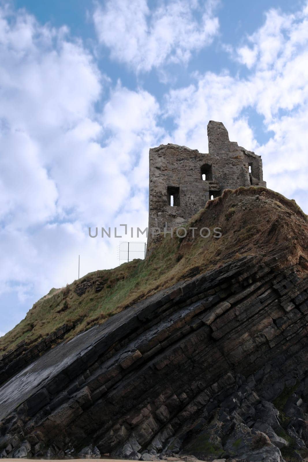 ballybunion castle on the rocks in the west coast of ireland