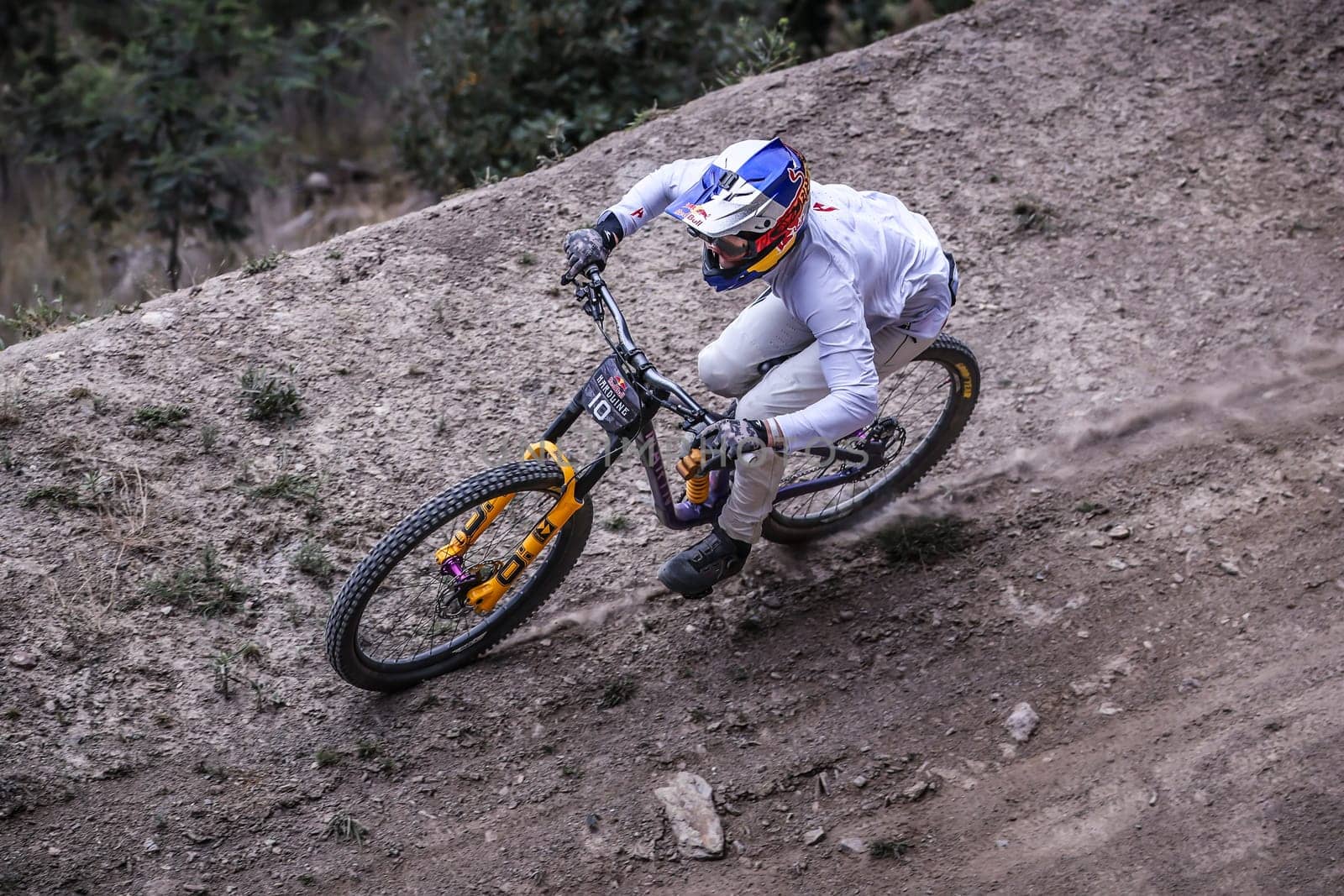 MAYDENA, AUSTRALIA - FEBRUARY 08: Matt JONES of Great Britain competes in the finals of Red Bull Hardline Tasmania on February 8, 2025 in Maydena, Australia.