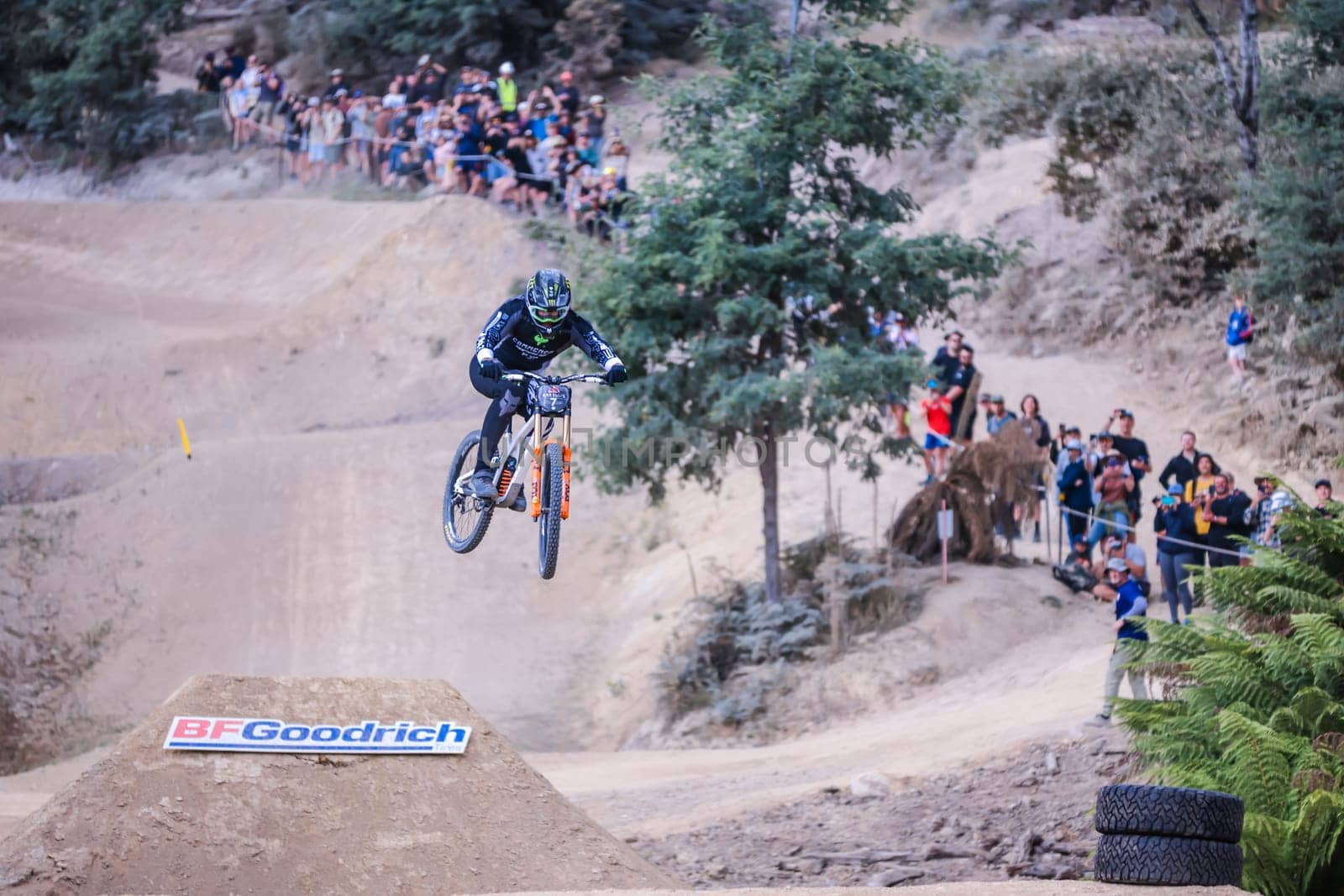 MAYDENA, AUSTRALIA - FEBRUARY 08: Théo ERLANGSEN of South Africa competes in the finals of Red Bull Hardline Tasmania on February 8, 2025 in Maydena, Australia.