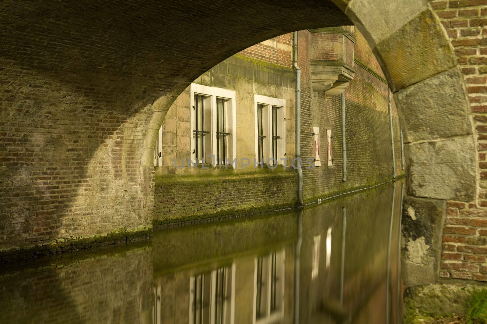 Beautiful picture of houses next to a canal