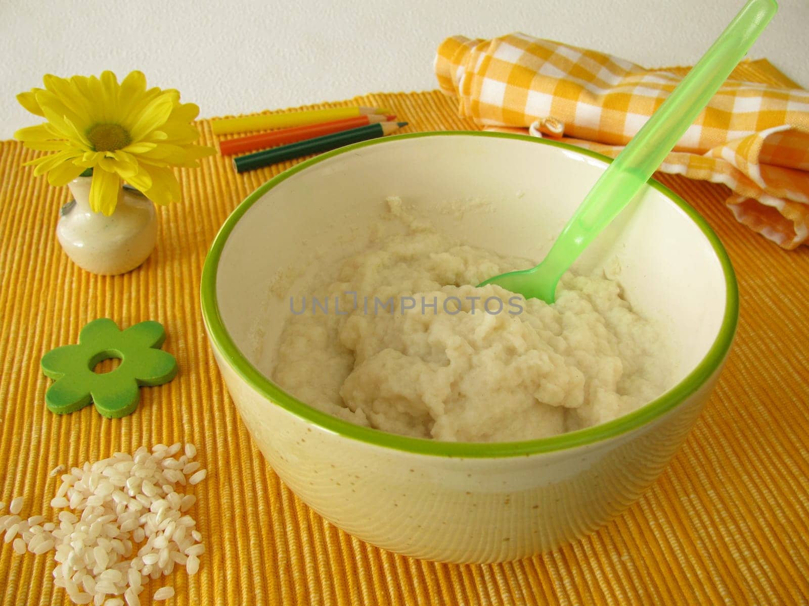 Rice porridge for babies and toddlers