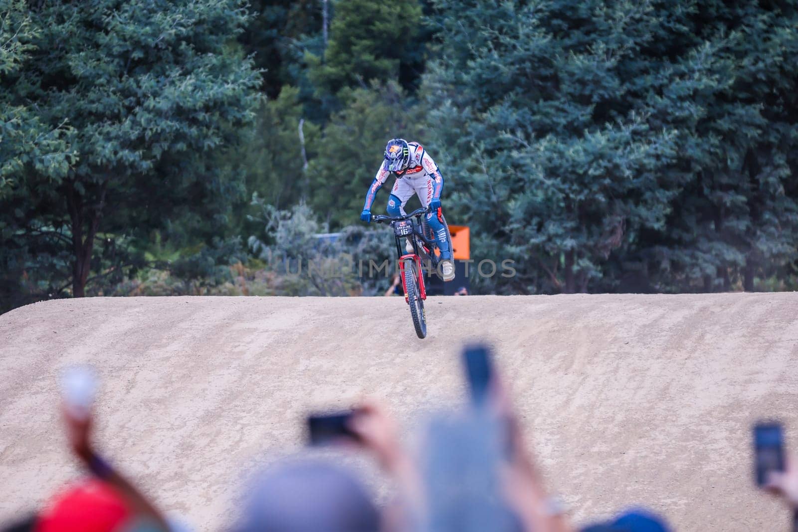 MAYDENA, AUSTRALIA - FEBRUARY 08: Troy BROSNAN of Australia sprints to the finish line in Red Bull Hardline Tasmania on February 8, 2025 in Maydena, Australia.