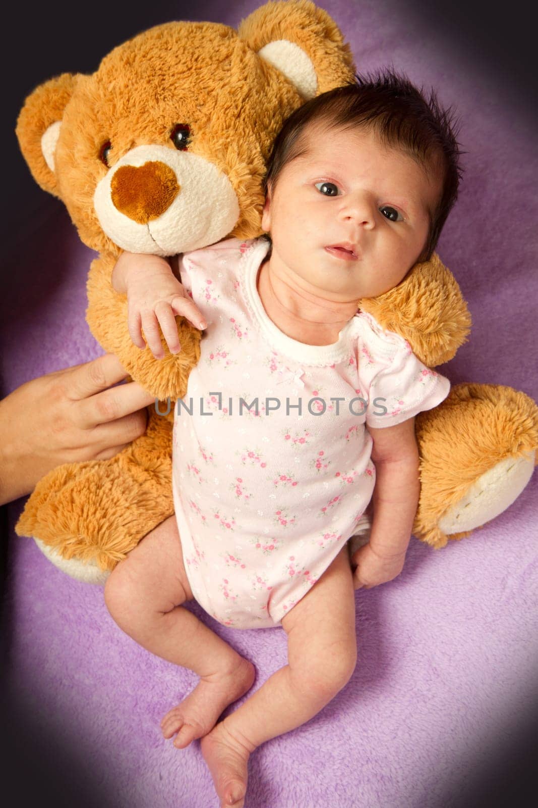 baby with her ​​teddy bear