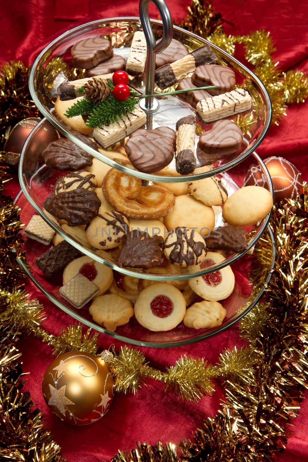 Christmas spice-cakes with chocolate