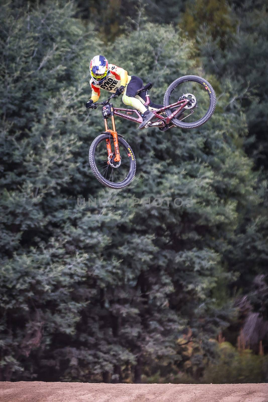 MAYDENA, AUSTRALIA - FEBRUARY 08: Jackson GOLDSTONE of Canada during his winning run in Red Bull Hardline Tasmania on February 8, 2025 in Maydena, Australia.