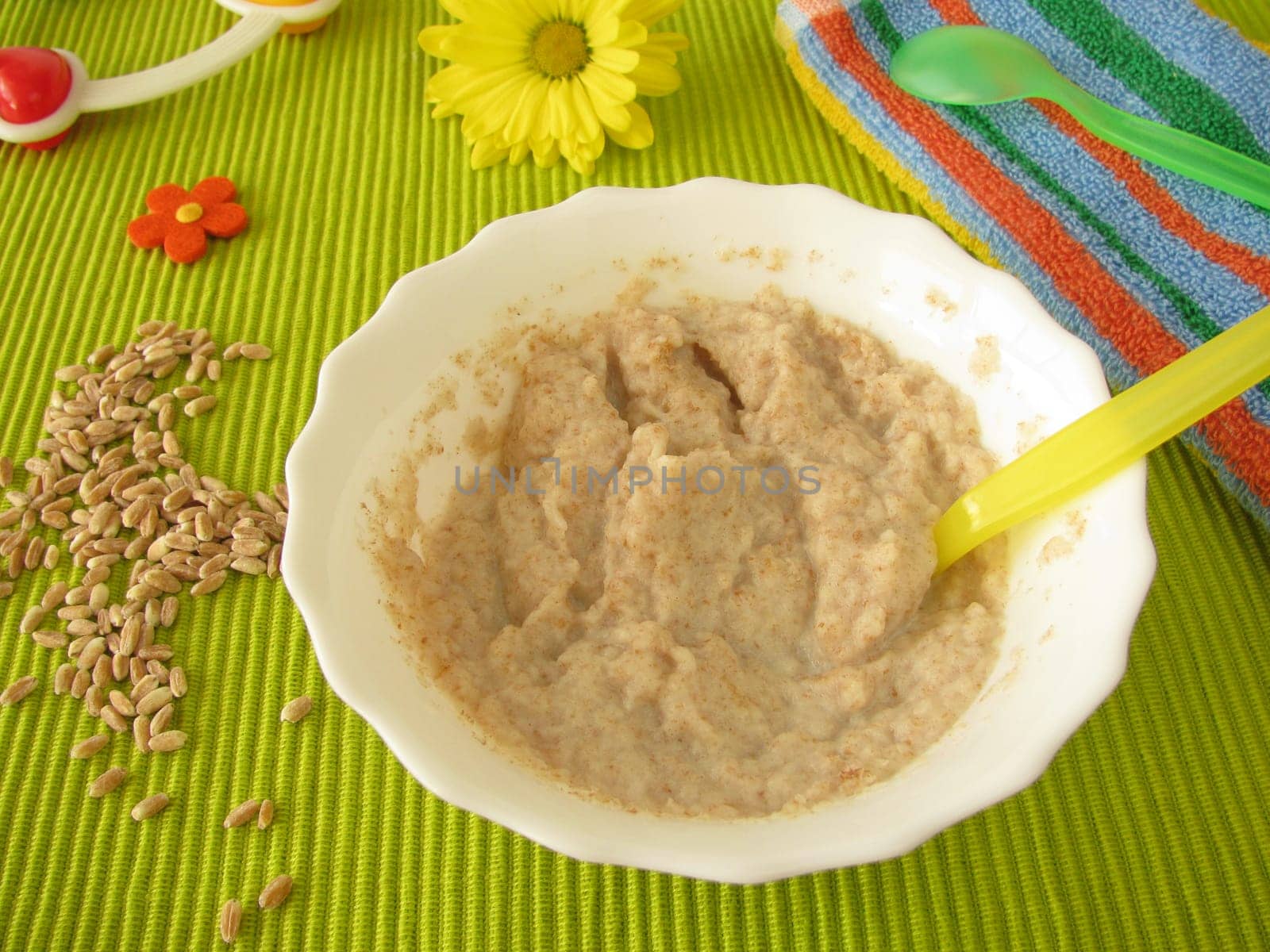 Spelt porridge for babies and toddlers