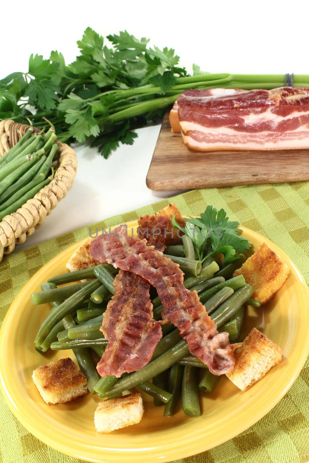 a plate of green beans and fried bacon
