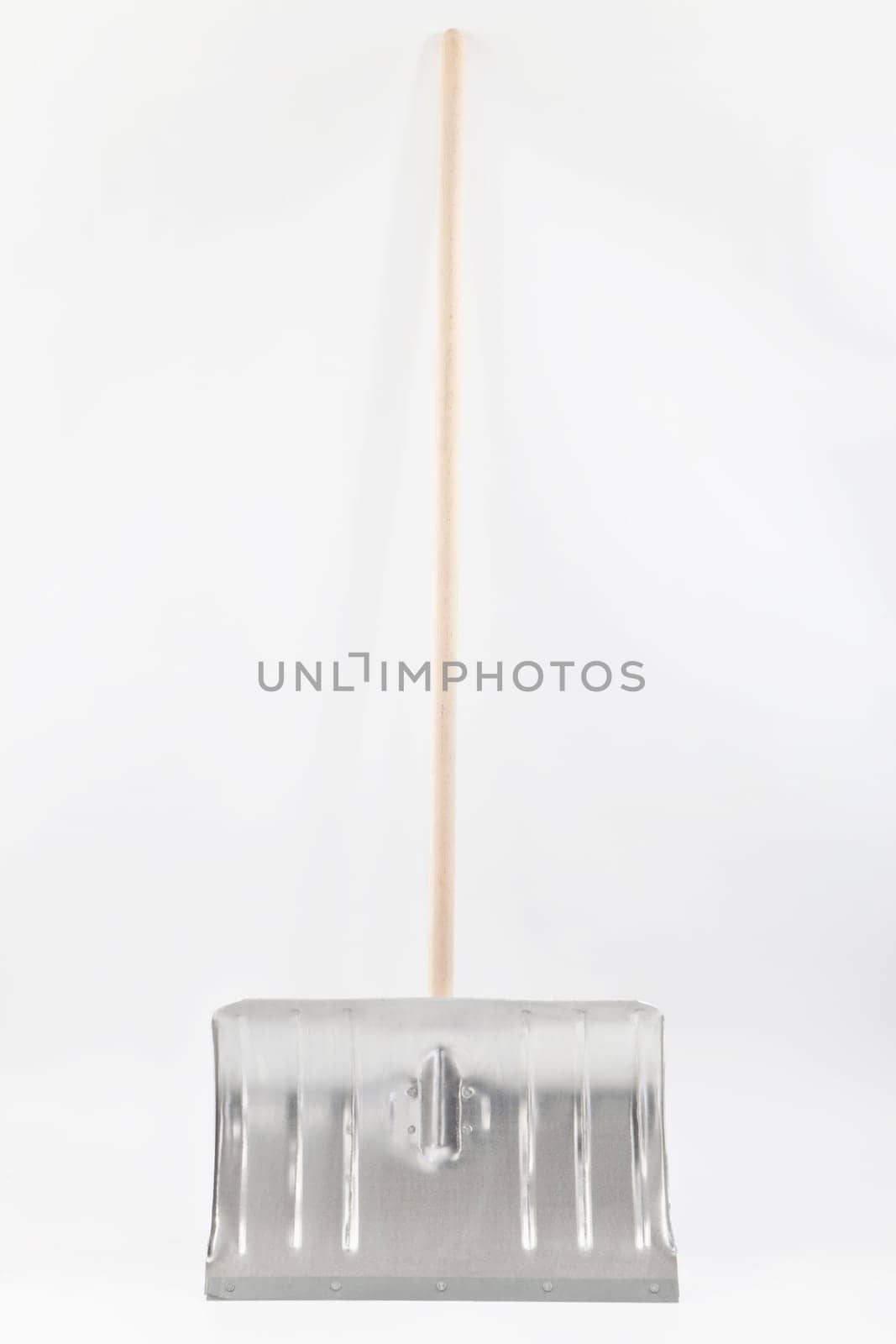 Snow shovel