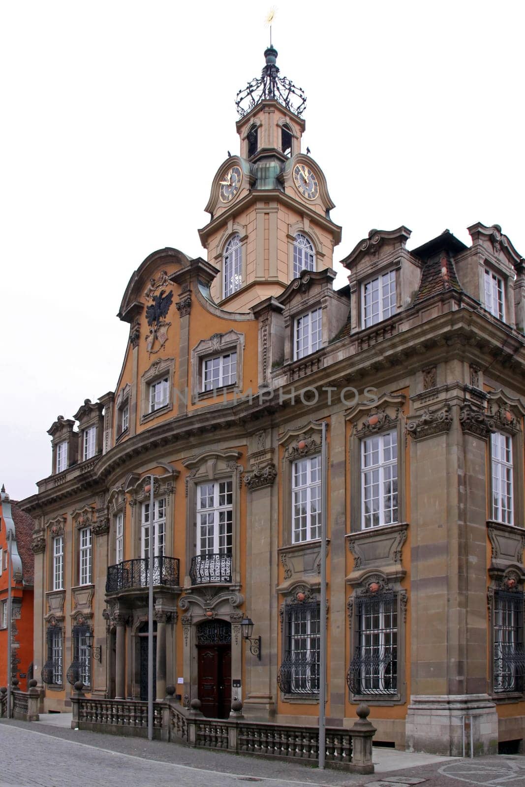On the ruins of a monastery church,the magistrate of Schwäbisch Hall had a representative town hall built after the great town fire in 1728 ...