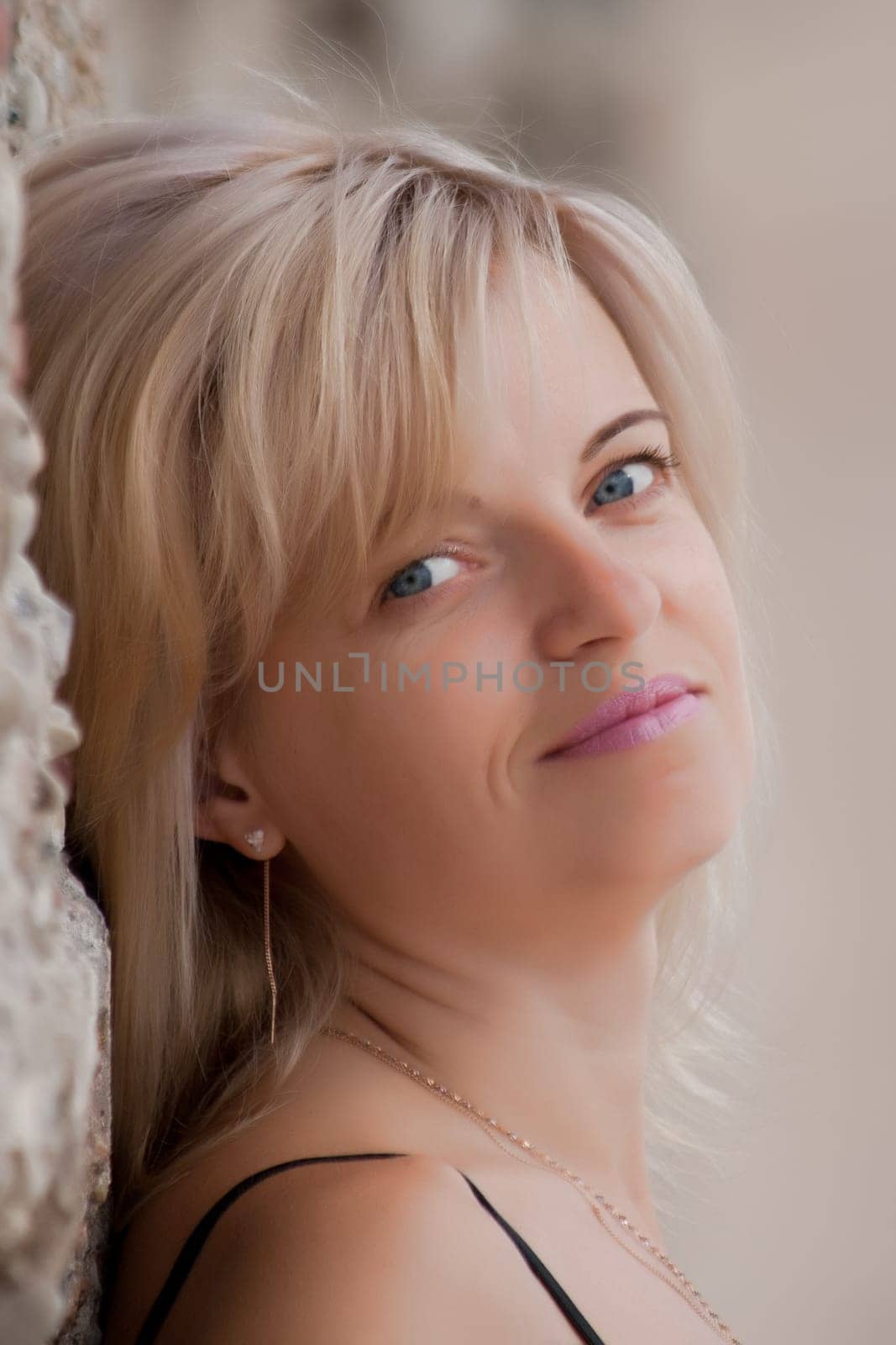Beautiful woman portrait, outdoor on grey background