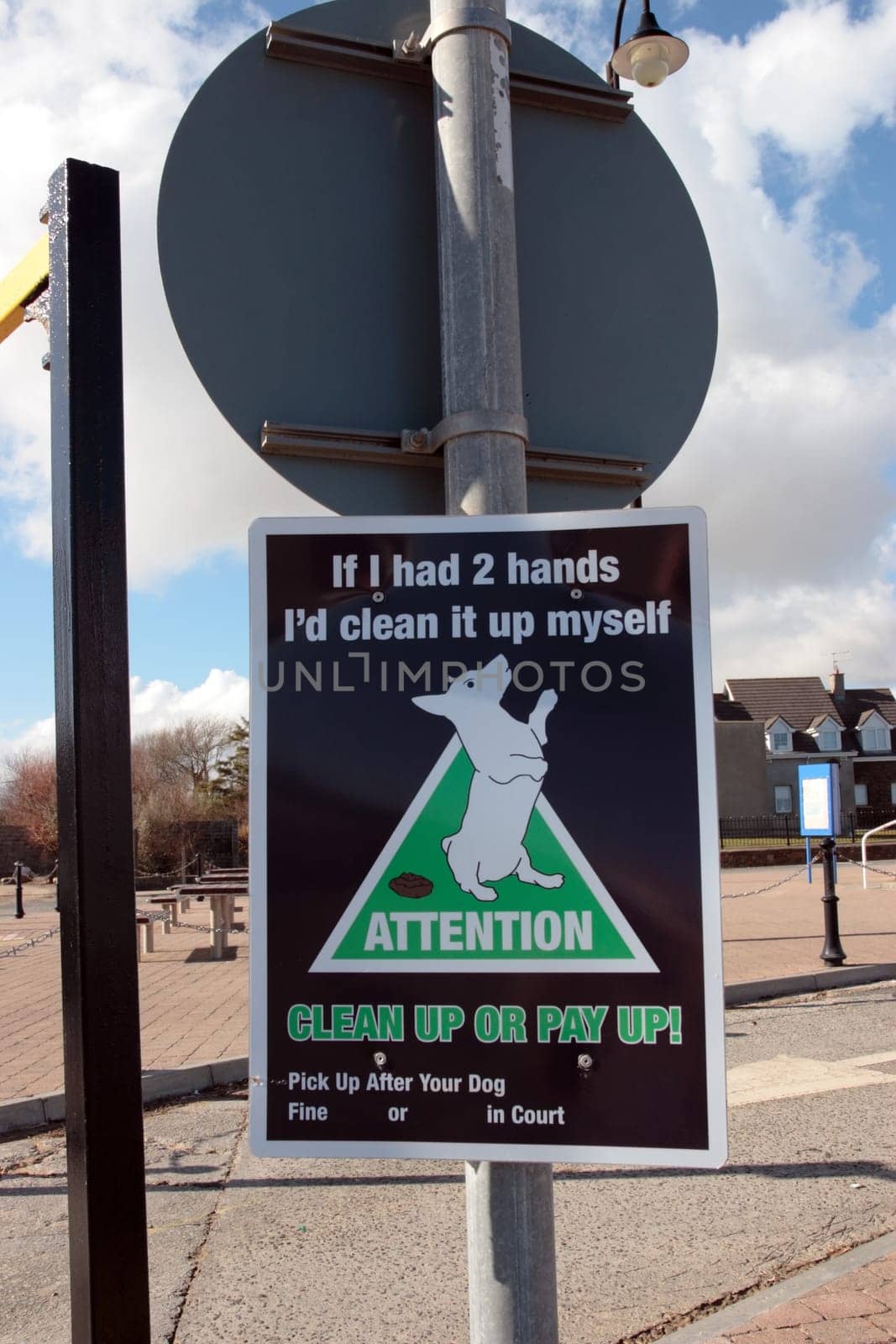 warning sign on dog littering in ireland