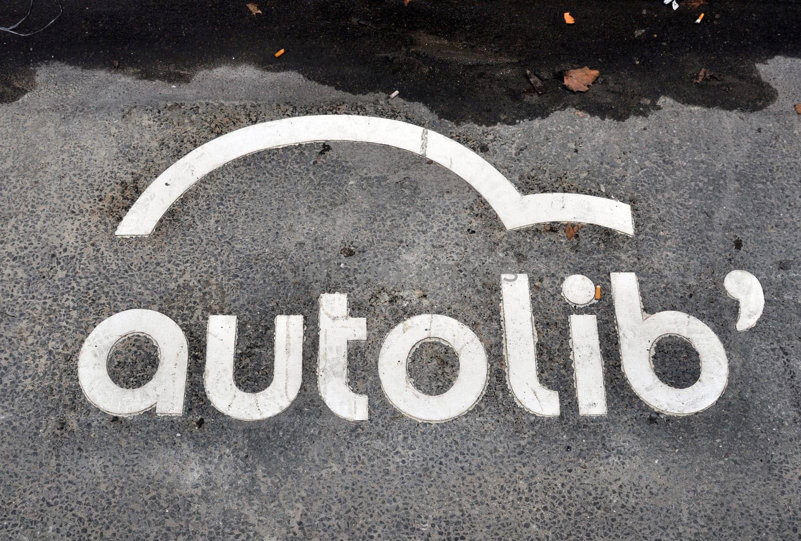 PARIS - NOVEMBER 25: An Autolib&#039  symbol painted on the tarmac on November 25, 2011 in Paris, France. Autolib&#039  is a car-sharing scheme which will be launched in December.