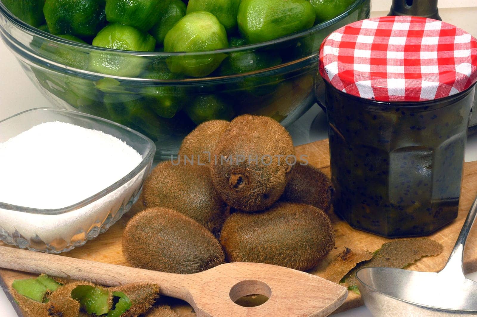 to make jam of kiwi
