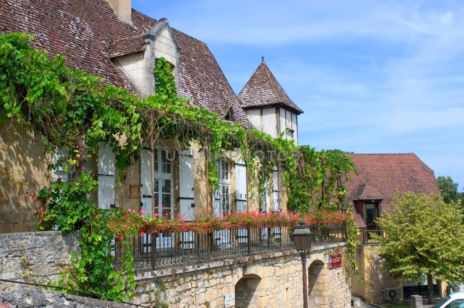 Castelnaud, the village and its castle. French village in the Perigord region where the war took place 100 years