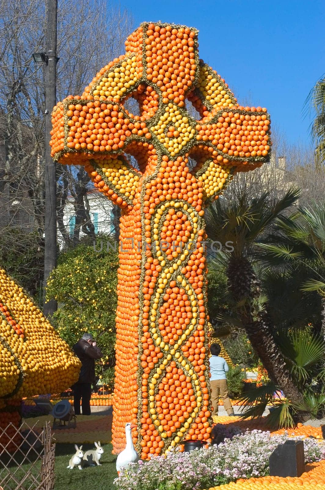 With this occasion the gardens are the theater of construction of monument out of oranges and lemons on a different topic each years.