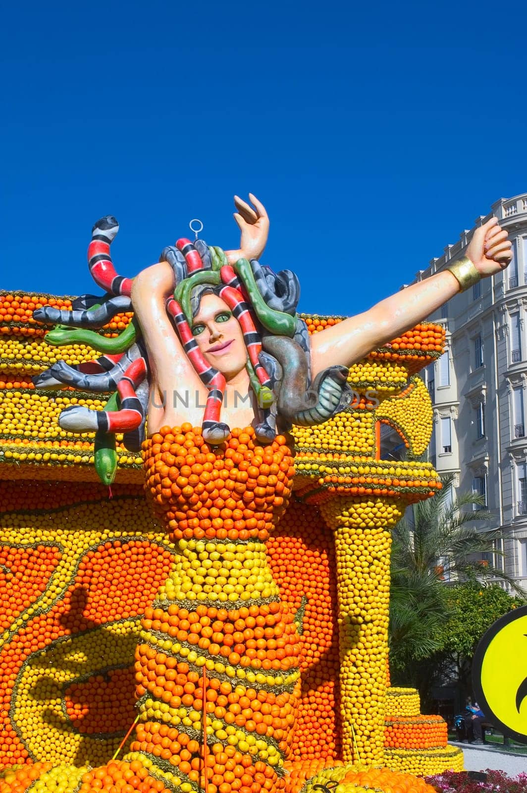 With this occasion the gardens are the theater of construction of monument out of oranges and lemons on a different topic each years.