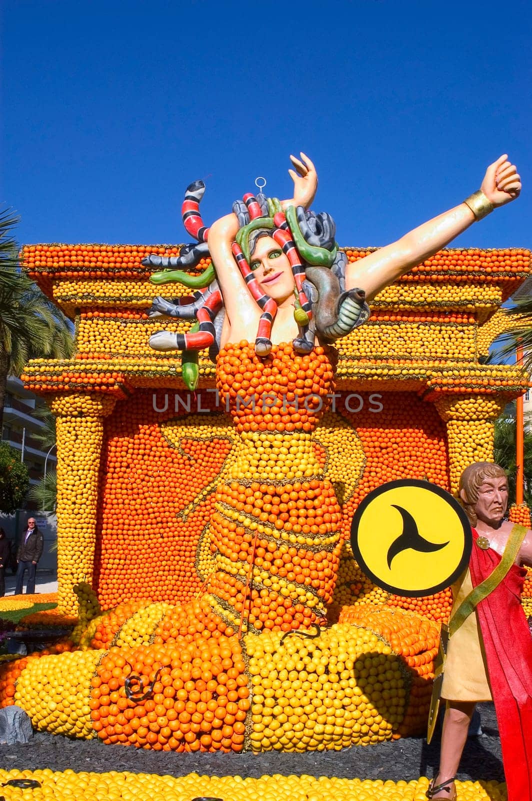 With this occasion the gardens are the theater of construction of monument out of oranges and lemons on a different topic each years.