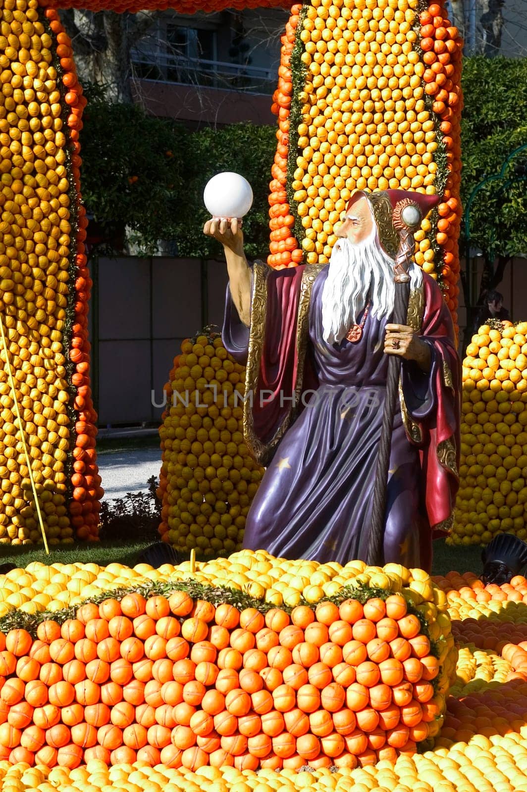 With this occasion the gardens are the theater of construction of monument out of oranges and lemons on a different topic each years.