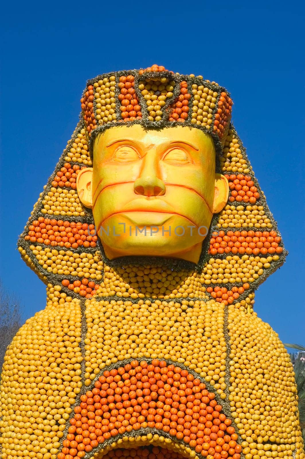 With this occasion the gardens are the theater of construction of monument out of oranges and lemons on a different topic each years.