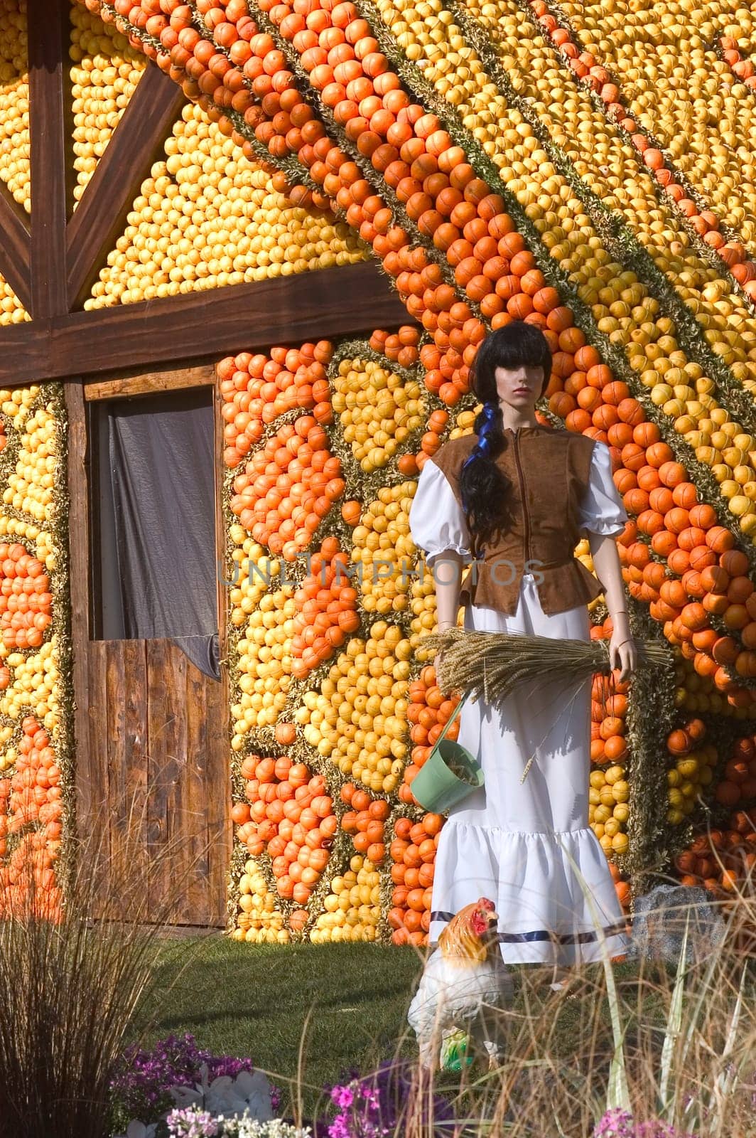 With this occasion the gardens are the theater of construction of monument out of oranges and lemons on a different topic each years.