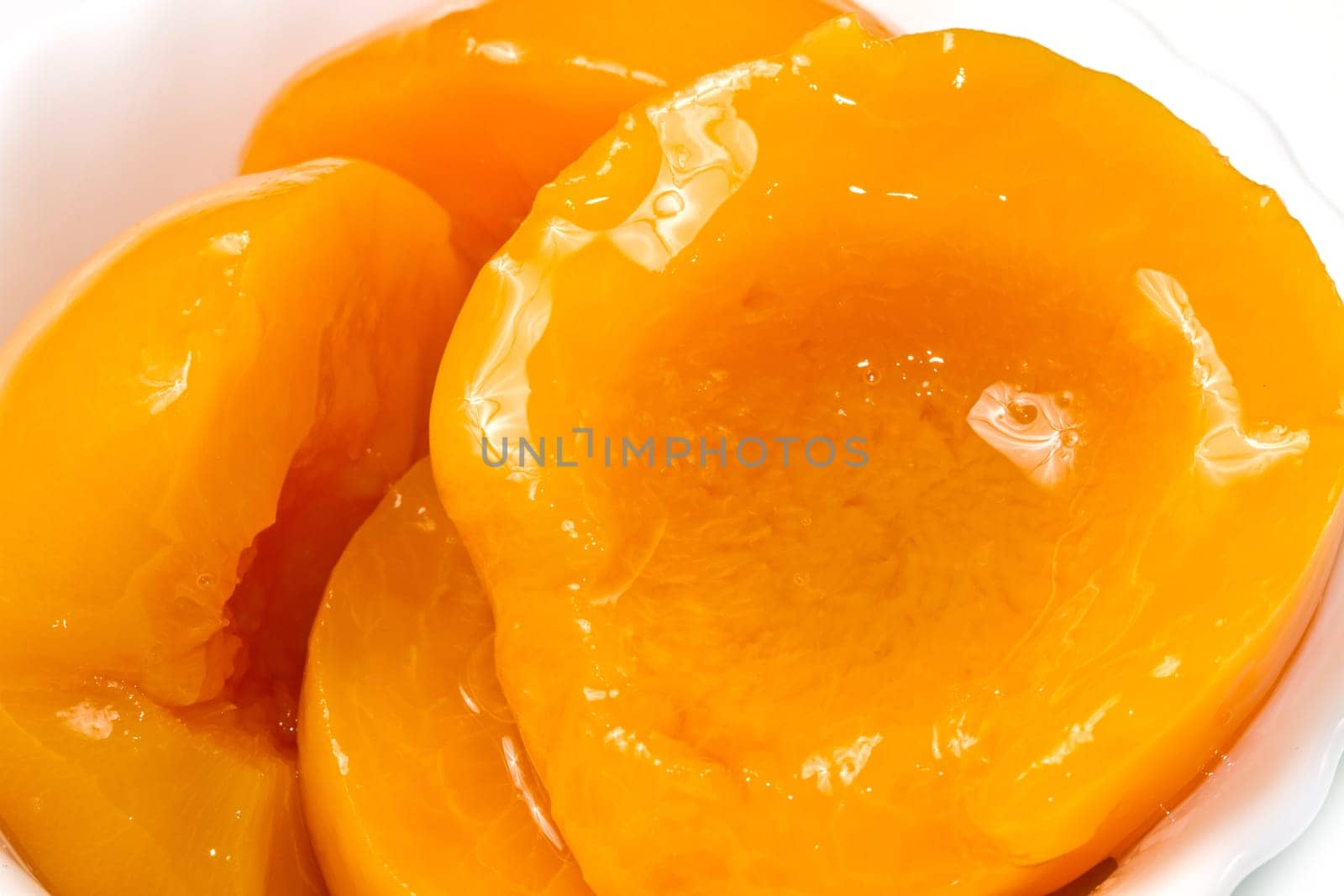 Peach halves in light syrup