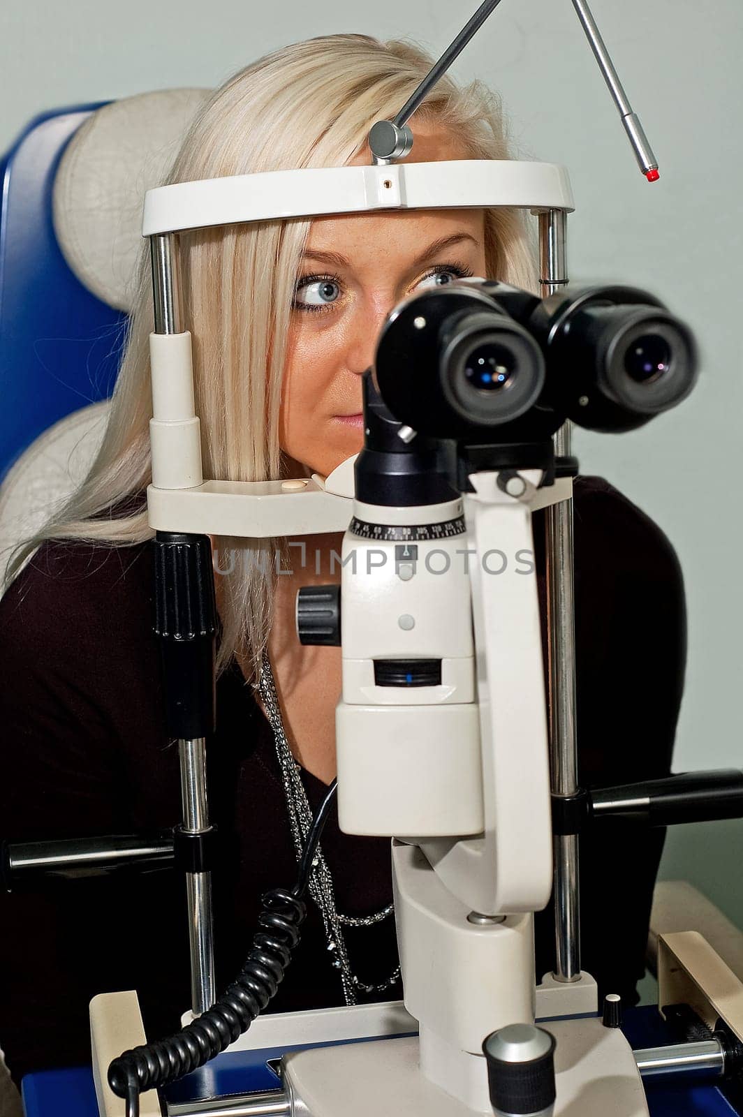 Young woman examining the eyesight in the optician&#039 s