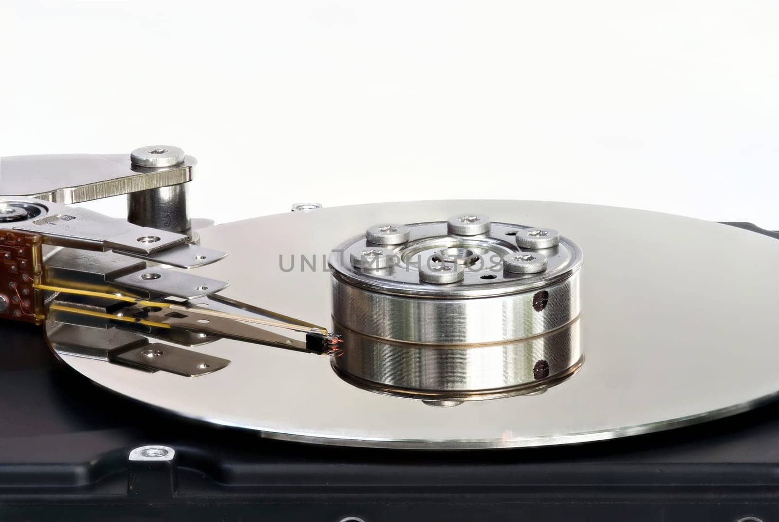 Detail of the hard disc and bus