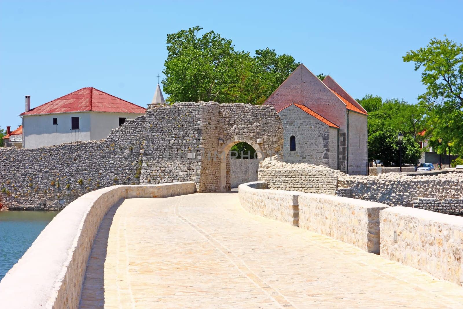 Pedestrian entrance to the city of Nin