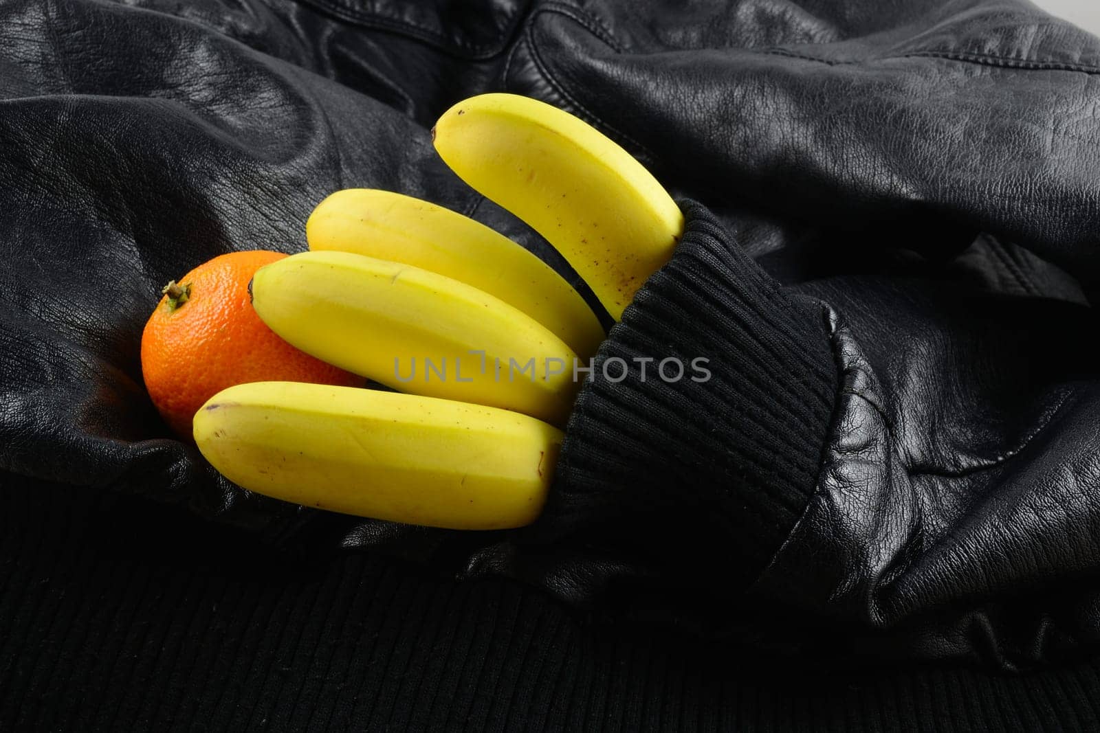 Leather contr fruit