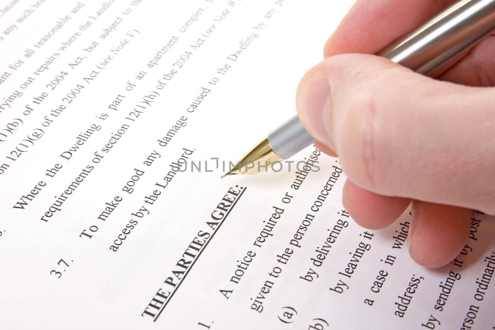rent contract. customer read and sign agreement