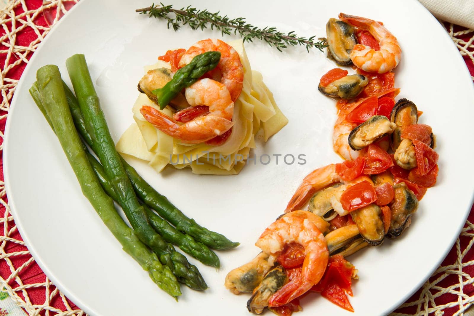 pasta with shrimp, mussels and fresh asparagus