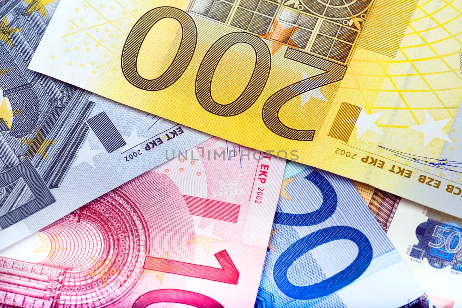 Background on euro banknotes