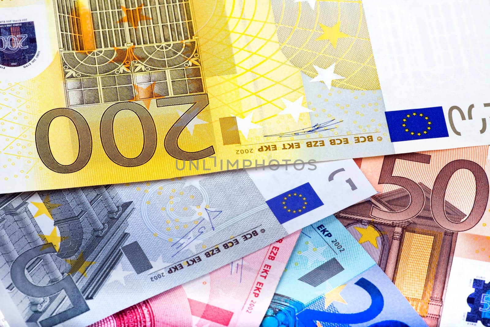 Background on euro banknotes