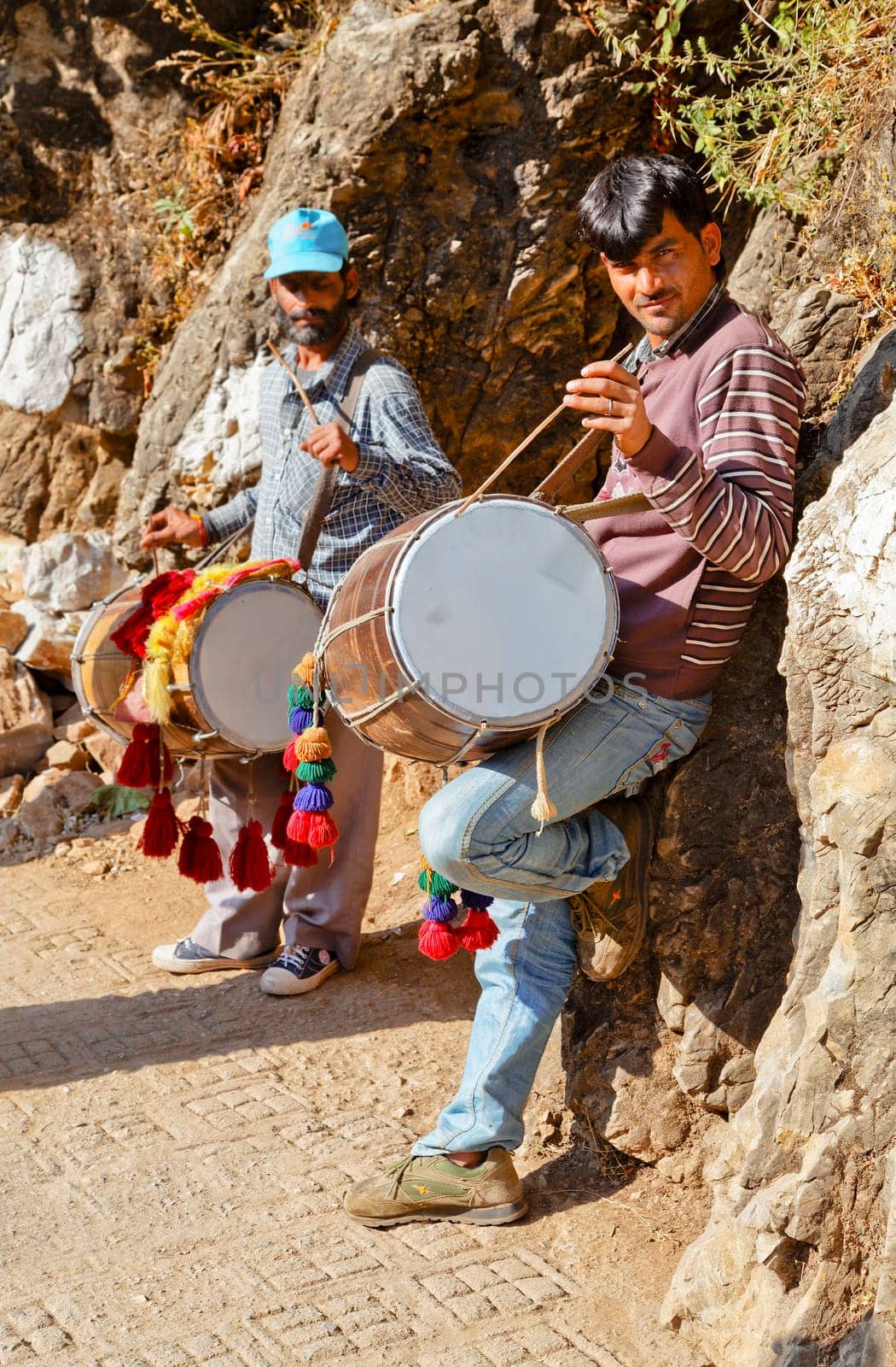 India street performers on Shiva Kodi entertaining Hindu pilgrims on the path to Sheva Devi Temple